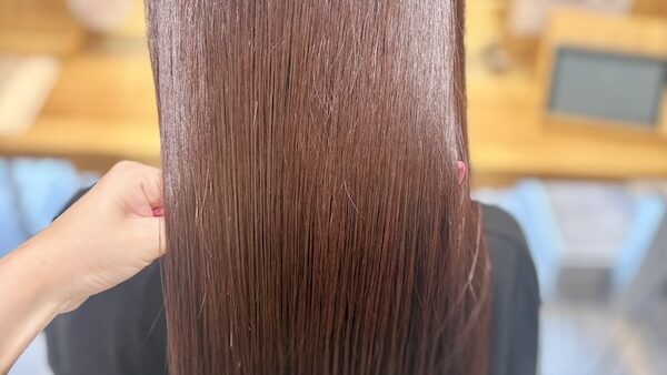 湿気に負けない髪へ！自然なツヤが叶う髪質改善ストレートの魅力