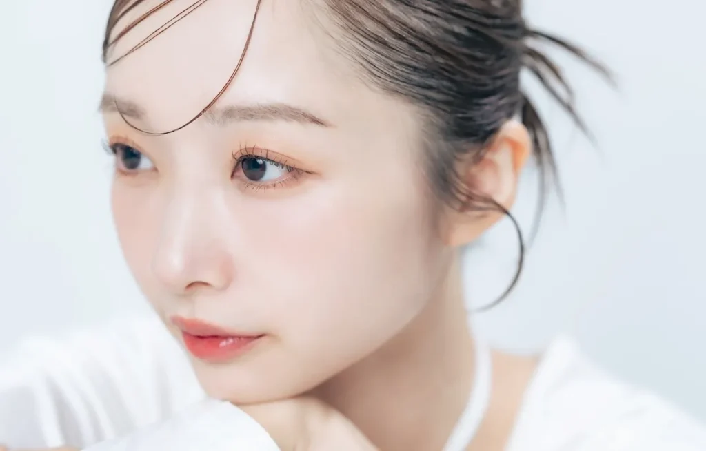 目元が美しい女性