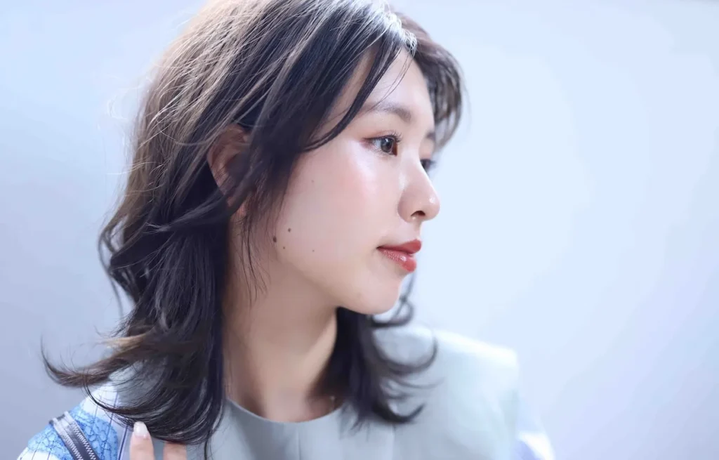 大人女性のミディアムヘアスタイル